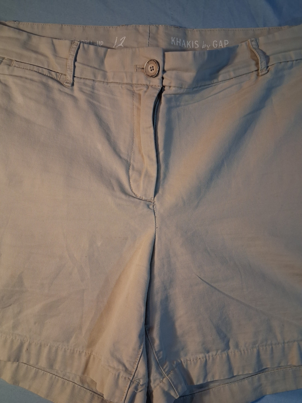 GAP Khakis Women's Light Beige Stretch Bermuda Shorts